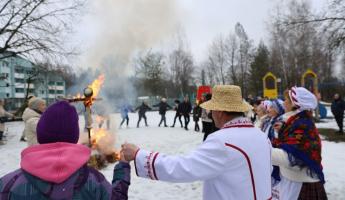 Работники «Белпочты» сожгли древнее славянское чучело
