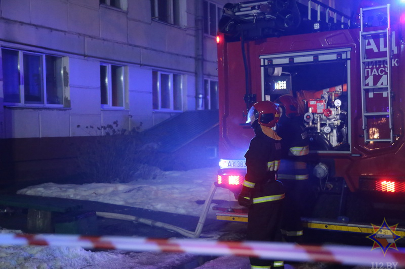 На пожаре в общежитии в Минске эвакуировали 70 человек