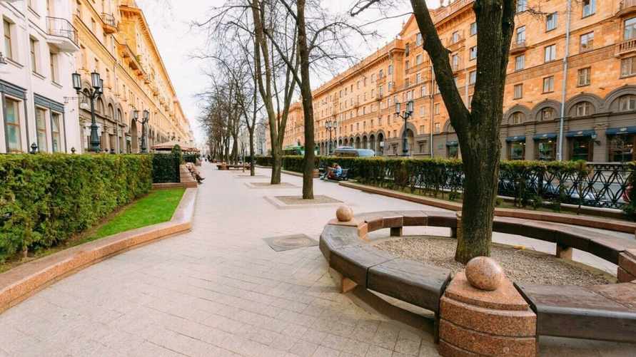 На улице Ленина весной в Минске.