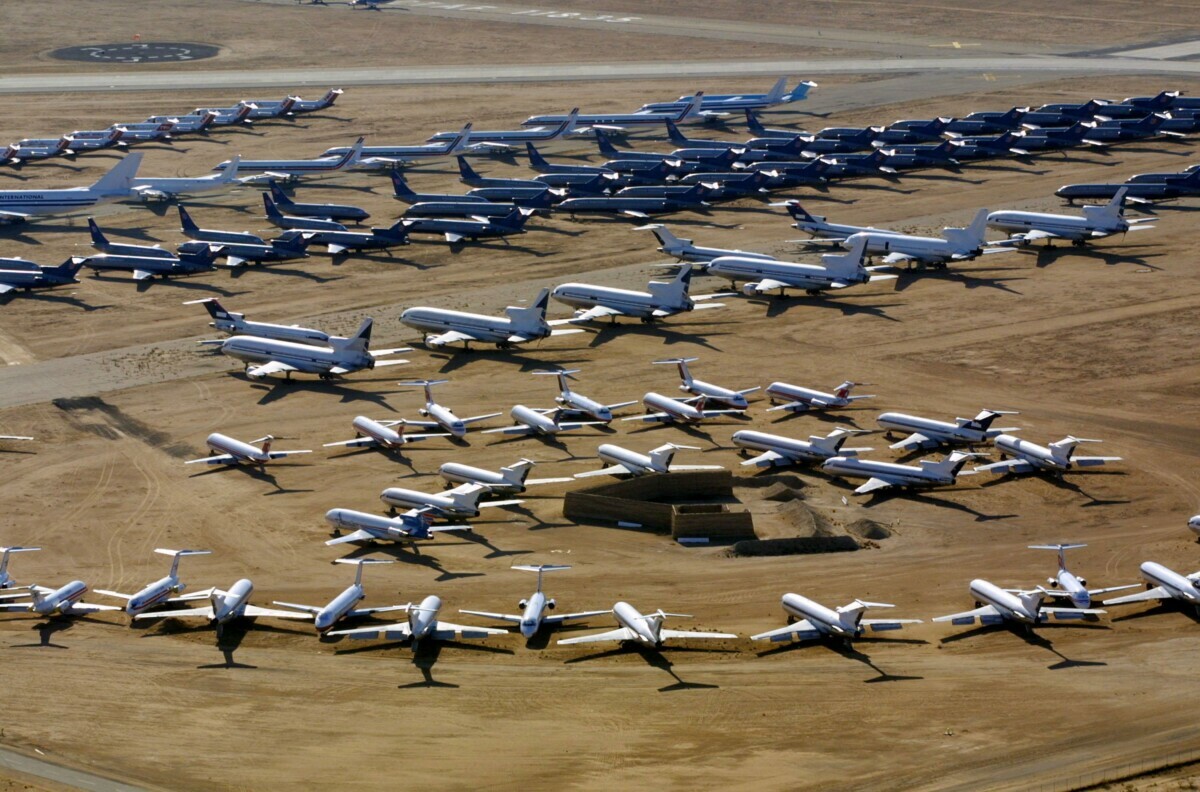 Как выглядит самое большое кладбище самолётов? В Сети появилось видео с высоты