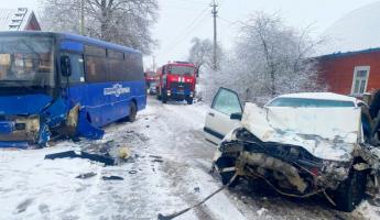 На Гродненщине в лобовом ДТП с автобусом погибла женщина-водитель
