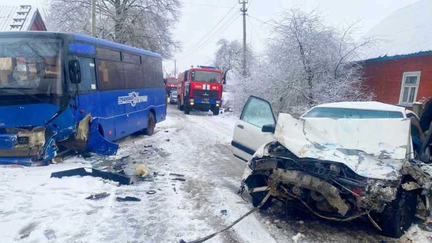 На Гродненщине в лобовом ДТП с автобусом погибла женщина-водитель