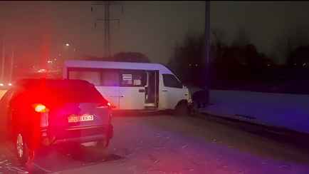 В Бобруйске легковушка врезалась в маршрутку – двое пострадавших