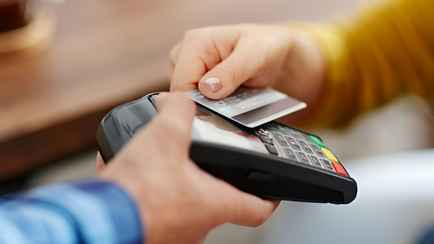 Несколько белорусских банков предупредили о перерывах в обслуживании карточек. Когда?