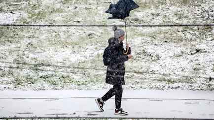 Синоптики предупредили белорусов о дождях и метелях. А где в выходные потеплеет до +10°С?