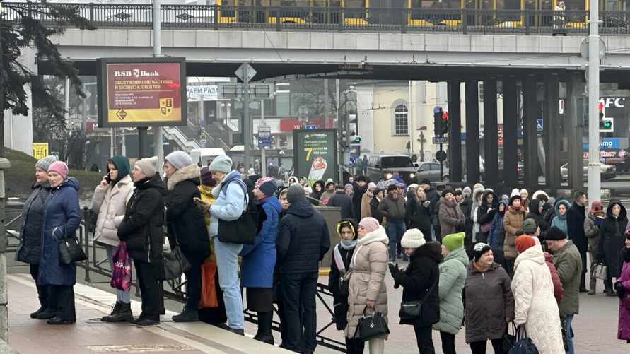 В центре Минска выстроилась километровая очередь. Что случилось?