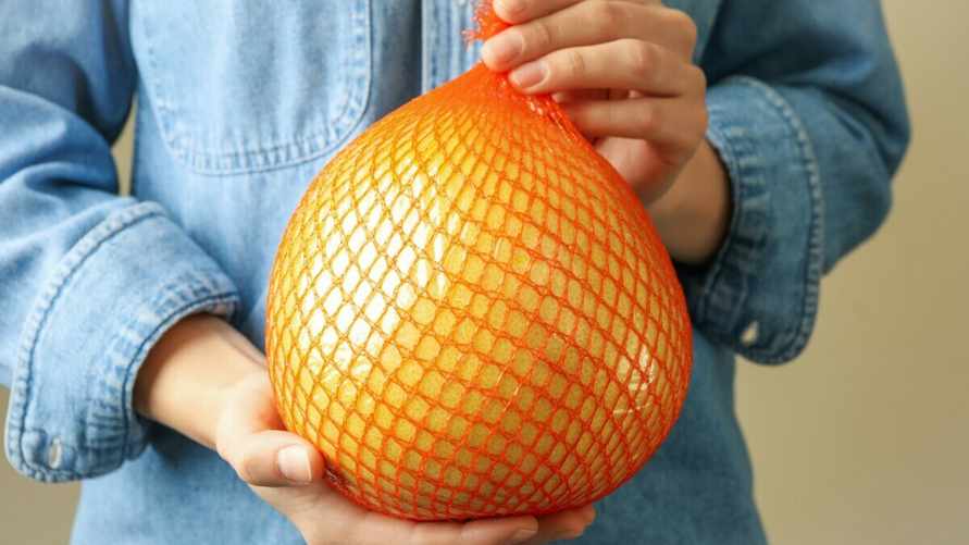 Многие неправильно чистят помело? Вот как сделать это быстрее и проще