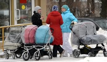 Депутаты решили поднять некоторые детские пособия белорусам в два раза