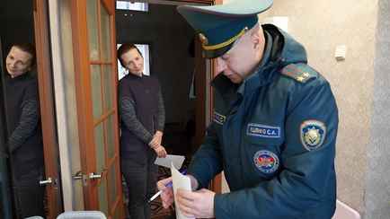 Инспекторы МЧС пообещали белорусам устроить рейды «в каждый дом» и «интерактив со всеми членами семьи». Зачем?