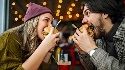 Сколько калорий необходимо одному человеку в день? Вот как можно рассчитать самостоятельно