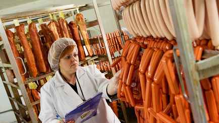 В Госстандарте Беларуси рассказали, сколько «мясного сырья» должно быть в колбасе