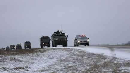 Белорусских водителей предупредили о колоннах военной техники на дорогах. В каком районе?