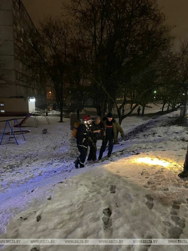 Очевидцы сняли на видео пожар в общежитии в Минске