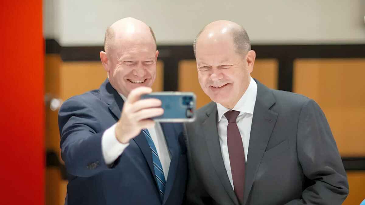 Угадаете, где Шольц? Впрочем, мы сами не знаем...