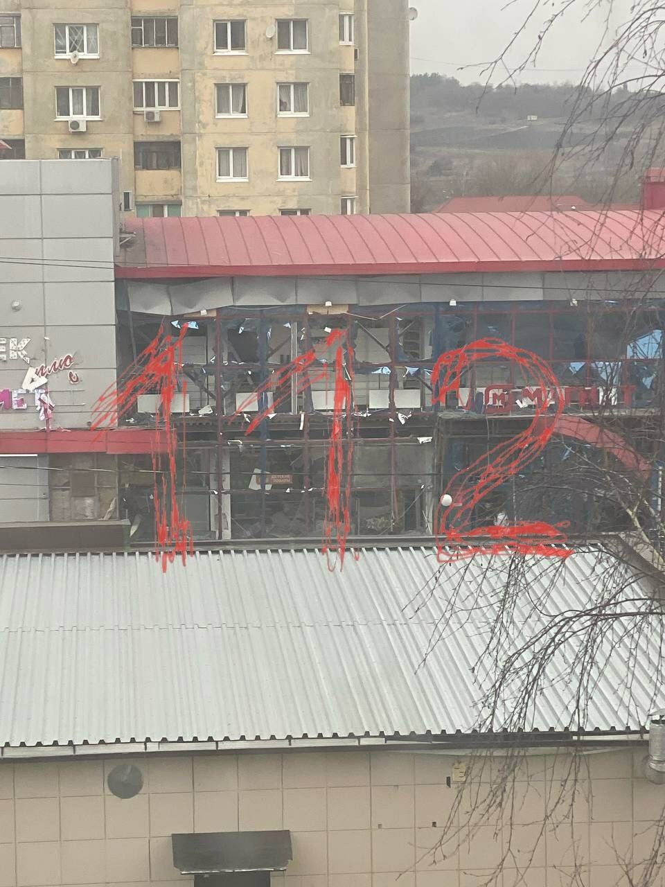 В Белгороде под ракетный обстрел попал торговый центр – шесть погибших
