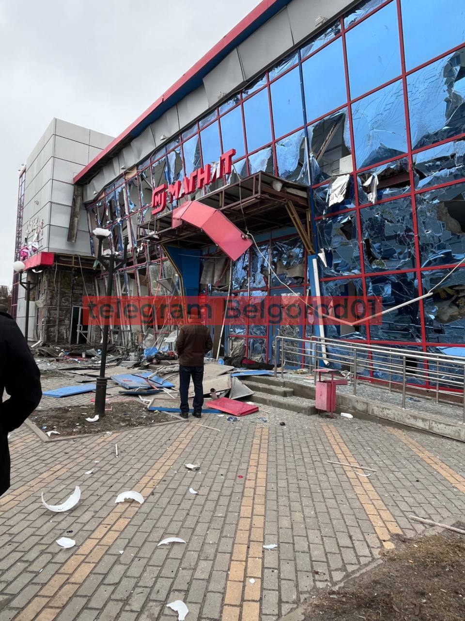 В Белгороде под ракетный обстрел попал торговый центр – шесть погибших