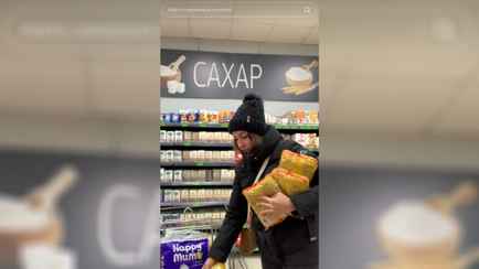 «Когда рубли прибавляешь, еще одна фишка есть» — Белоруска поделилась видео, как в «магазинах обманывают покупателей». Сотни зрителей поспорили