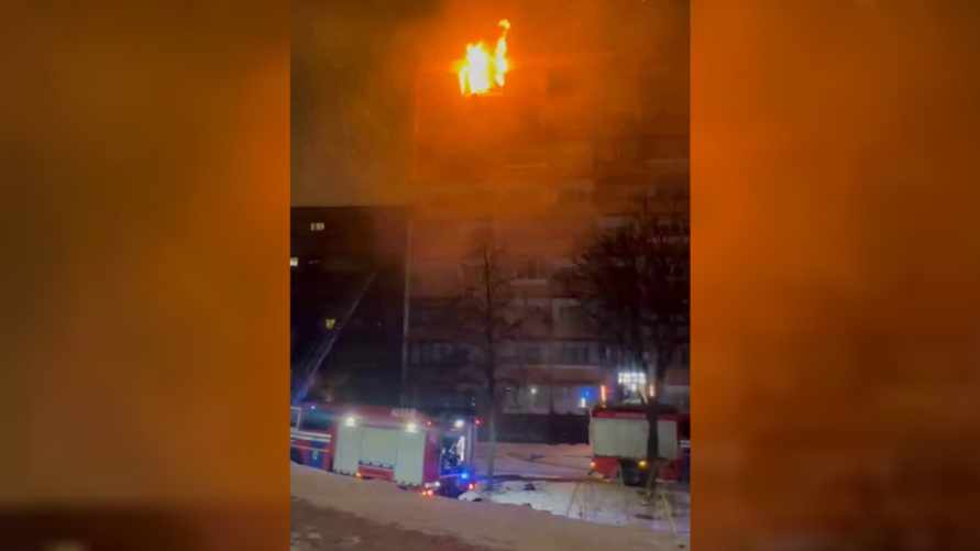 Очевидцы сняли на видео пожар в общежитии в Минске