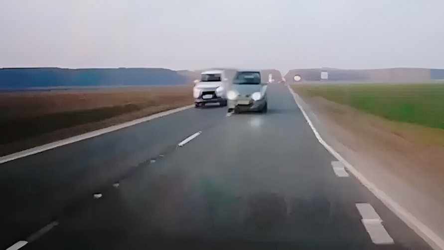 «Пришлось тормозить, уходить правее» – Белорус едва избежал лобового и объявил розыск опасного водителя
