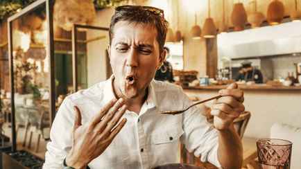 Эта дешевая пряность поможет белорусам поднять настроение и улучшить пищеварение. Как приготовить чай и массажное масло?