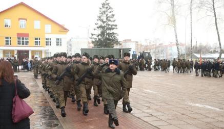 Лукашенко предложил давать белорусским солдатам-срочникам выходной в субботу