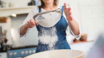 Большинство людей неправильно хранят муку и сахар? Вот что нужно сделать сразу после покупки