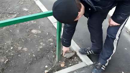 В Гродно милиционеры устроили «закладку наркотиков». Как отреагировали прохожие?