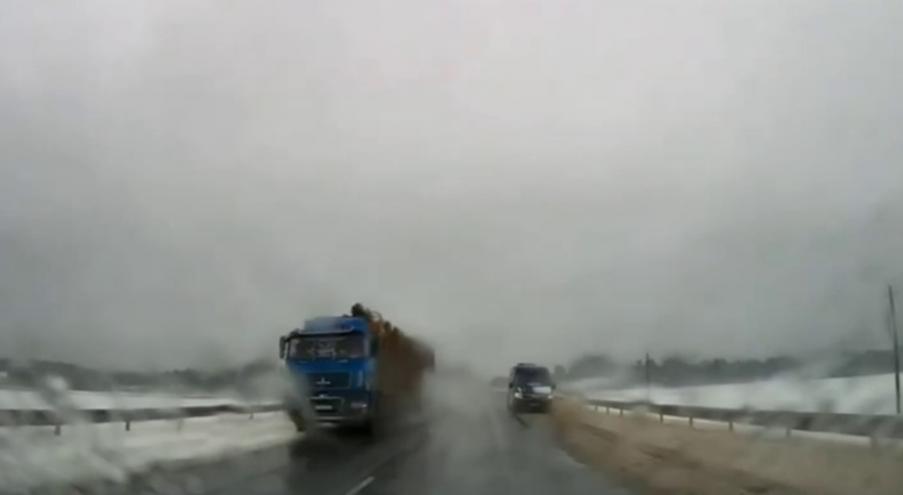 Видео опасного маневра маршрутки на трассе Р-31 «Бобруйск