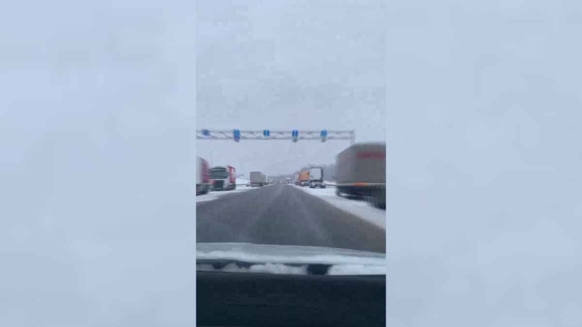 В ГПК показали видео километровых очередей из фур на границе Беларуси с Литвой