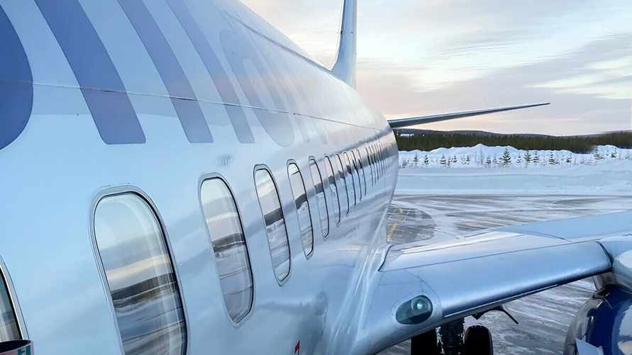 Самолет Sukhoi Superjet не долетел от Москвы до Санкт-Петербурга