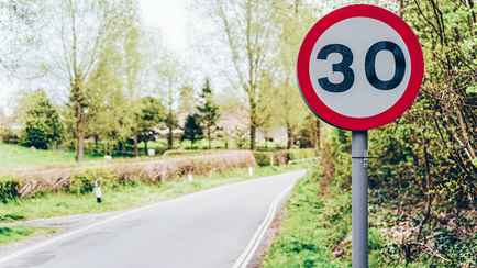 Всемирный банк предложил значительно снизить скорость на автодорогах по всему миру. Какие лимиты назвал?