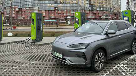 В Минске установили первую зарядную станцию для электрокаров на 100 кВт. Сколько времени нужно для «пополнения» батареи?