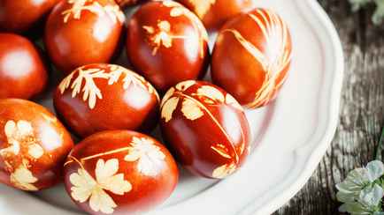Как сделать яйца с красивым узором? Нашли простой и натуральный способ