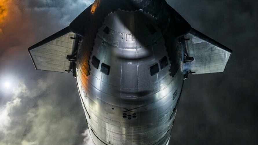 SpaceX объявила о готовности самой большой ракеты в мире к полету