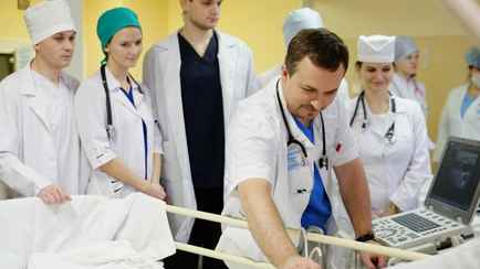 Ходжаев поручил поднять зарплаты белорусским медикам. Где возьмут деньги?