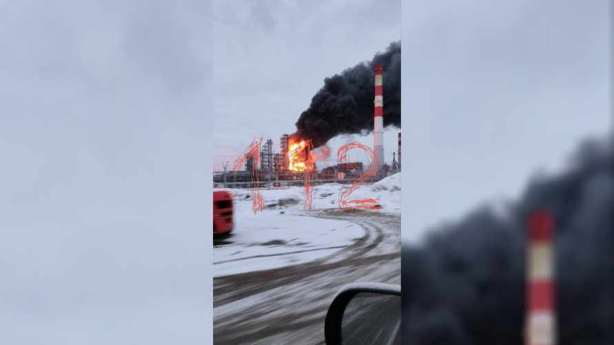 Минобороны России заявило о ночной атаке 25 дронов – загорелись две нефтебазы