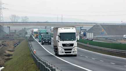 Минтранс озвучил сроки весенних ограничений для грузовиков на дорогах Беларуси. А исключения будут?