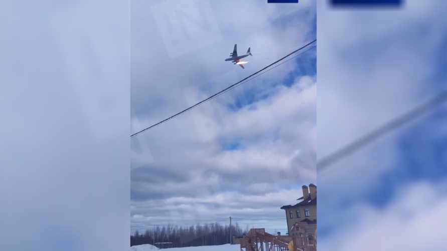 На видео попало падение российского Ил-76 - погибли 15 человек