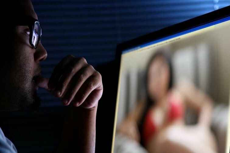 В Гомеле девушку задержали за платный контент в телеграм-каналах. Что с ним не так?