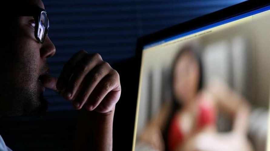 В Гомеле девушку задержали за платный контент в телеграм-каналах. Что с ним не так?