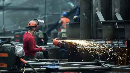 Лукашенко разрешил белорусам больше работать сверхурочно и по выходным. Но не всем