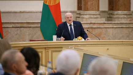 Лукашенко приказал подготовиться к приходу «нового поколения» без перехода власти. Что имел в виду?