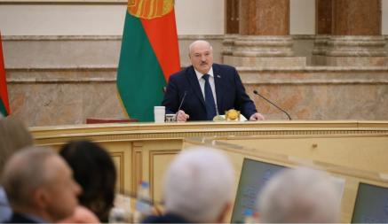 Лукашенко приказал подготовиться к приходу «нового поколения» без перехода власти. Что имел в виду?