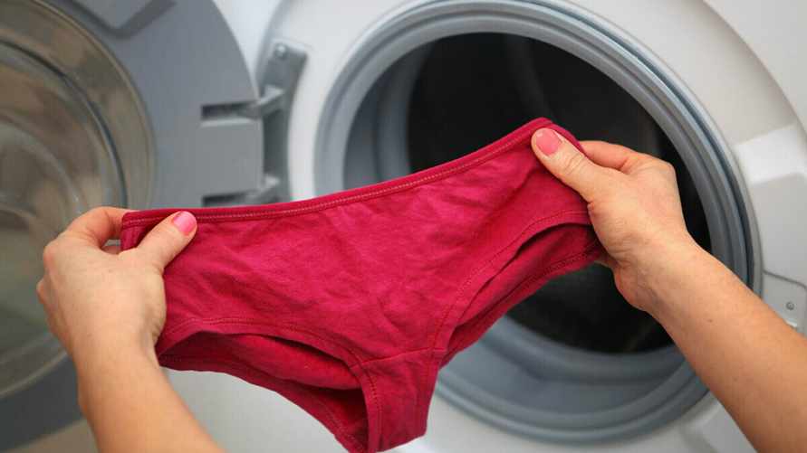Через сколько времени нужно обязательно выбросить трусы? Гинеколог назвал количество стирок