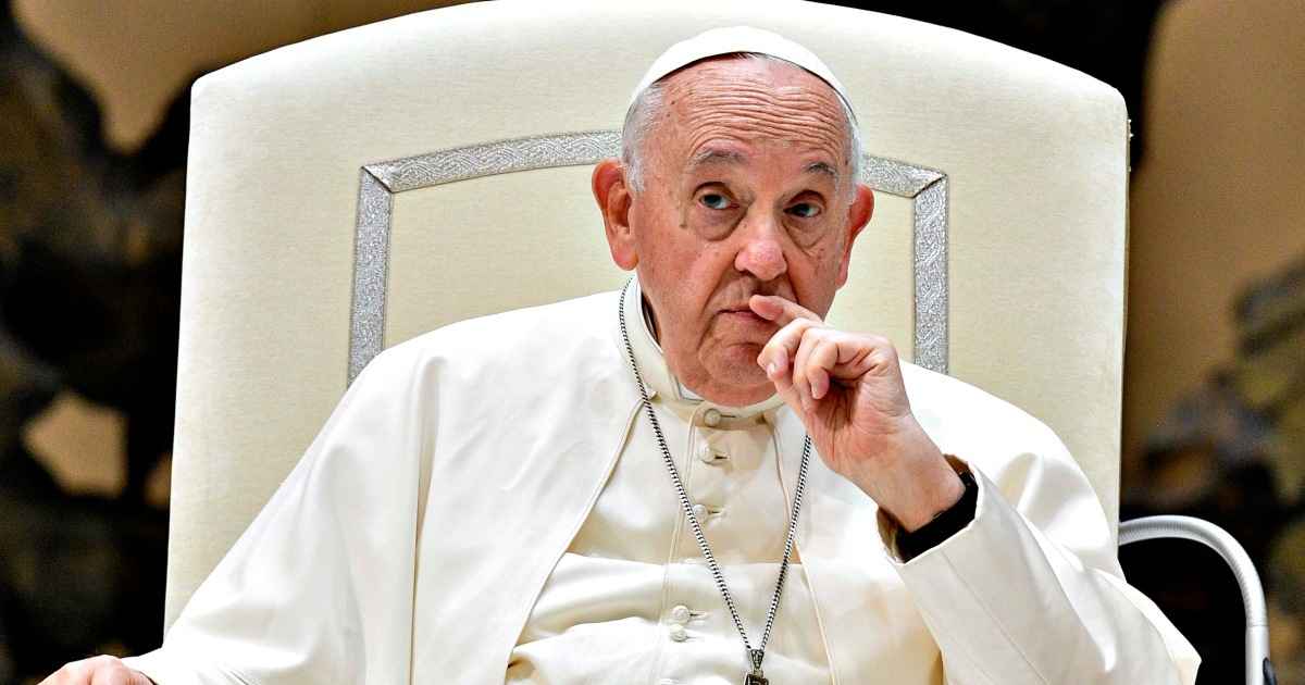 "Страшно и стыдно" - По всему миру оценили слова Папы Римского о "белом флаге" для Украины