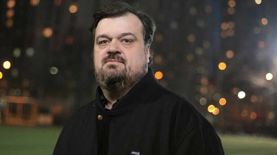 Умер российский спортивный журналист и комментатор Василий Уткин