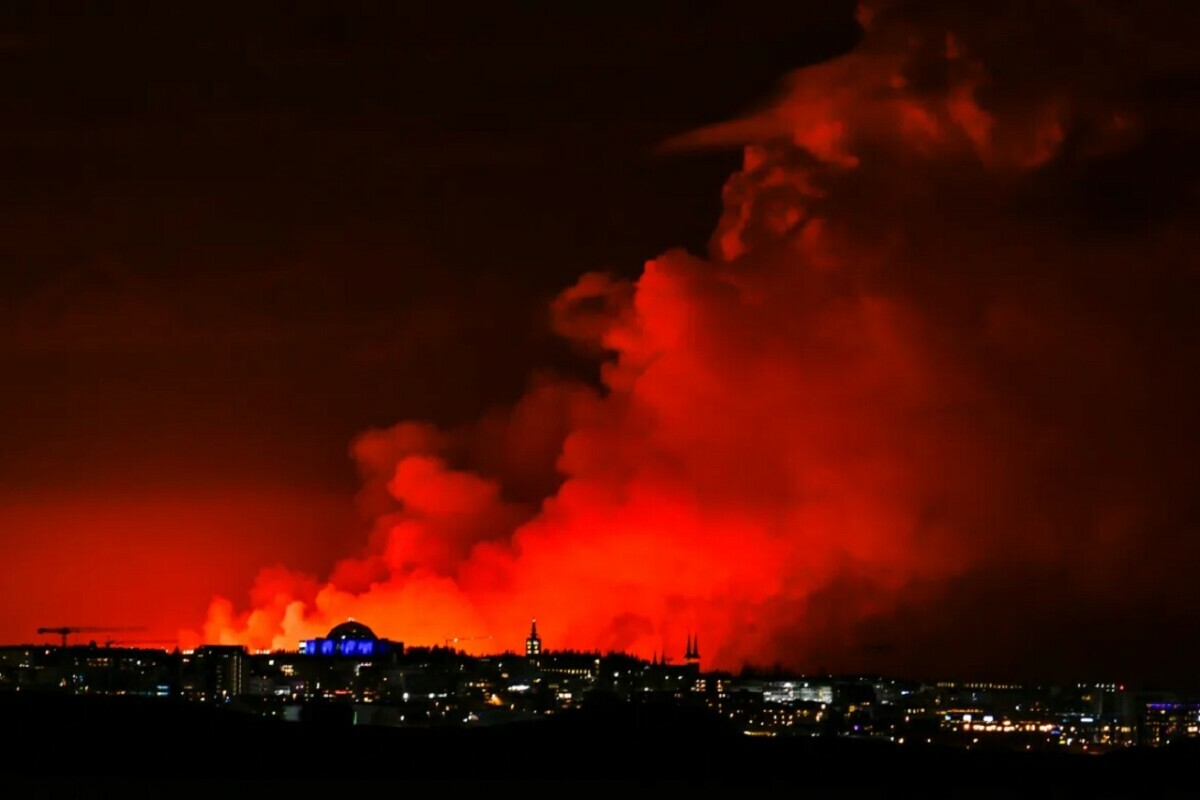 В Исландии объявили эвакуацию из-за самого мощного за последние три месяца извержения вулкана