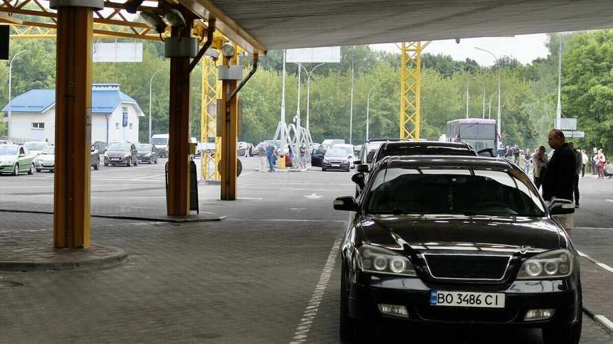 Латвия запретила вывоз в Беларусь авто с объемом двигателя 1,9 л и более. Что известно?