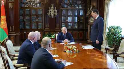 «Заставляйте, учите» — Лукашенко потребовал навести порядок в деревнях, а минчанам предложил оплачивать ремонт дворов