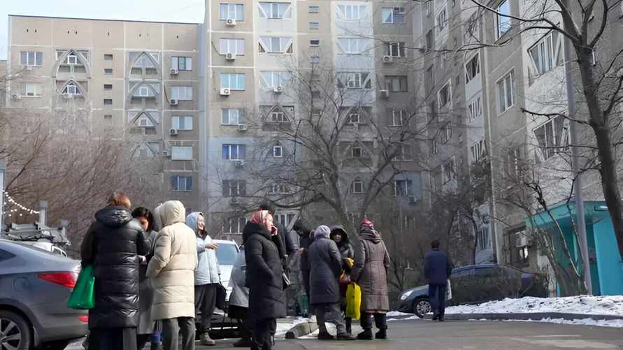 «Люди стоят во дворах» – В Казахстане произошло землетрясение